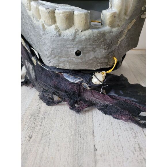 Gemmy large AS IS  animated skeleton face Halloween prop decor scary - Picture 6 of 16